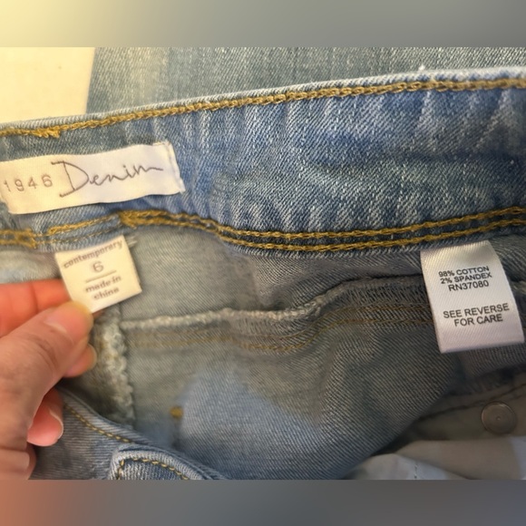 EST 1946 Denim Contemporary Blue Jeans Distressed with Natural Fading Sz-6. F8 - Picture 4 of 9